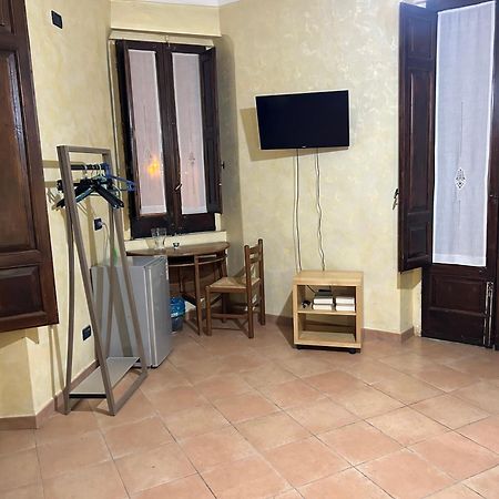 Mirabella Imbaccari B&B L'Angolo Sulla Piazza מראה חיצוני תמונה