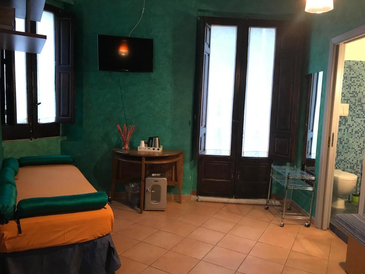 Mirabella Imbaccari B&B L'Angolo Sulla Piazza מראה חיצוני תמונה