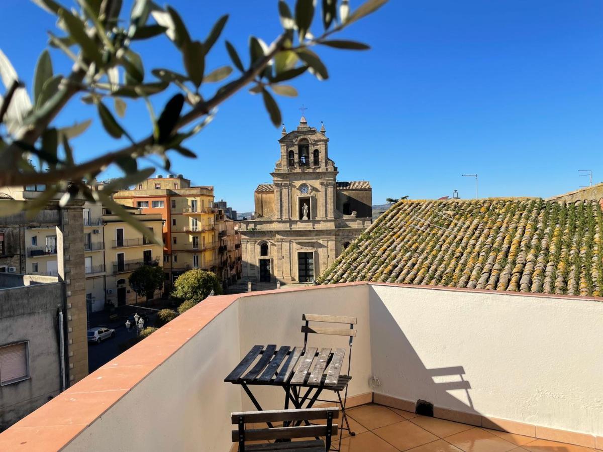 Mirabella Imbaccari B&B L'Angolo Sulla Piazza מראה חיצוני תמונה